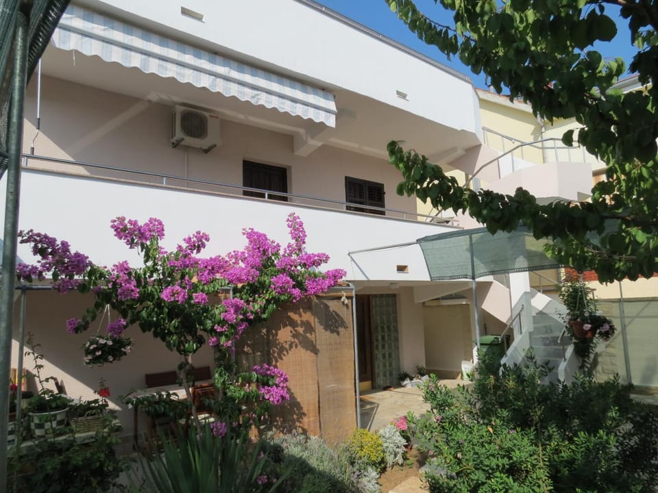 Balcony/Terrace, Garden view