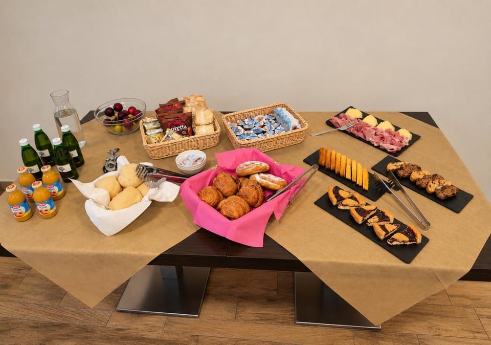 Food and drinks, Breakfast, Buffet breakfast