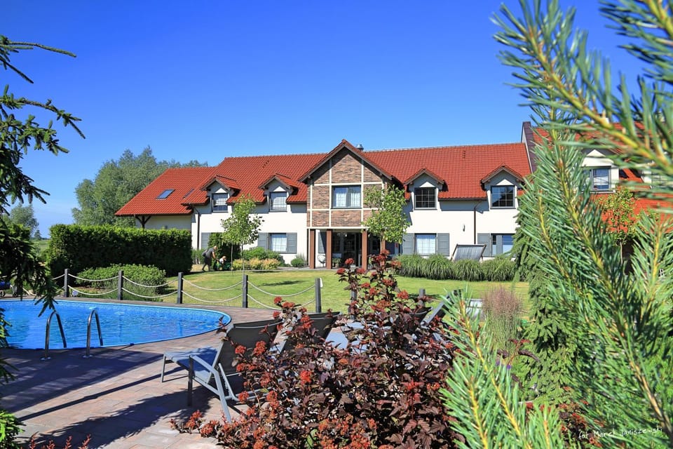 Property building, Garden, Swimming pool