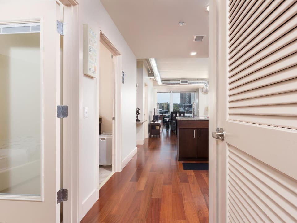Kitchen or kitchenette, Photo of the whole room, Dining area