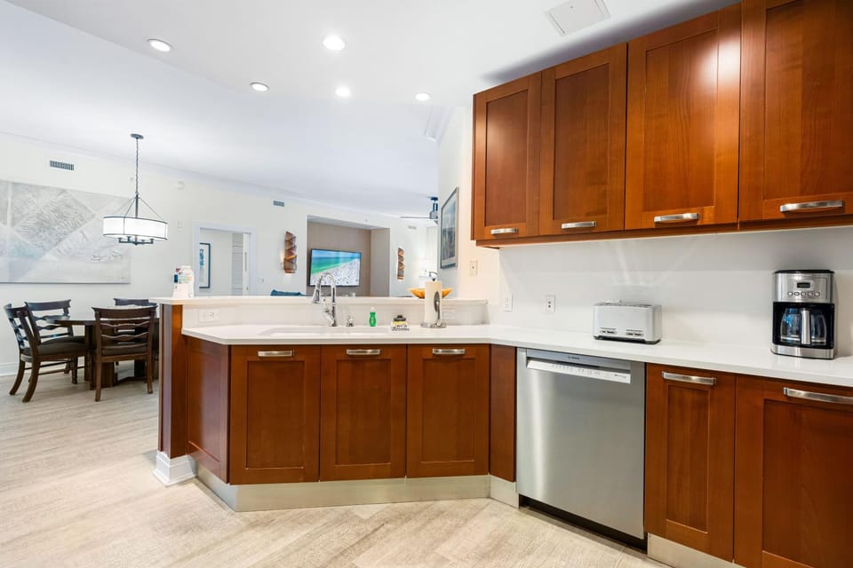 Coffee/tea facilities, Kitchen or kitchenette, dishwasher, oven, stove, toaster