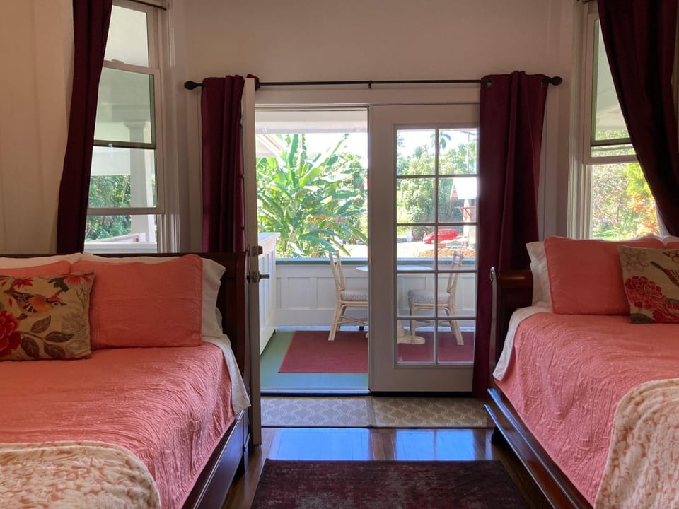 Bed, Balcony/Terrace, Seating area
