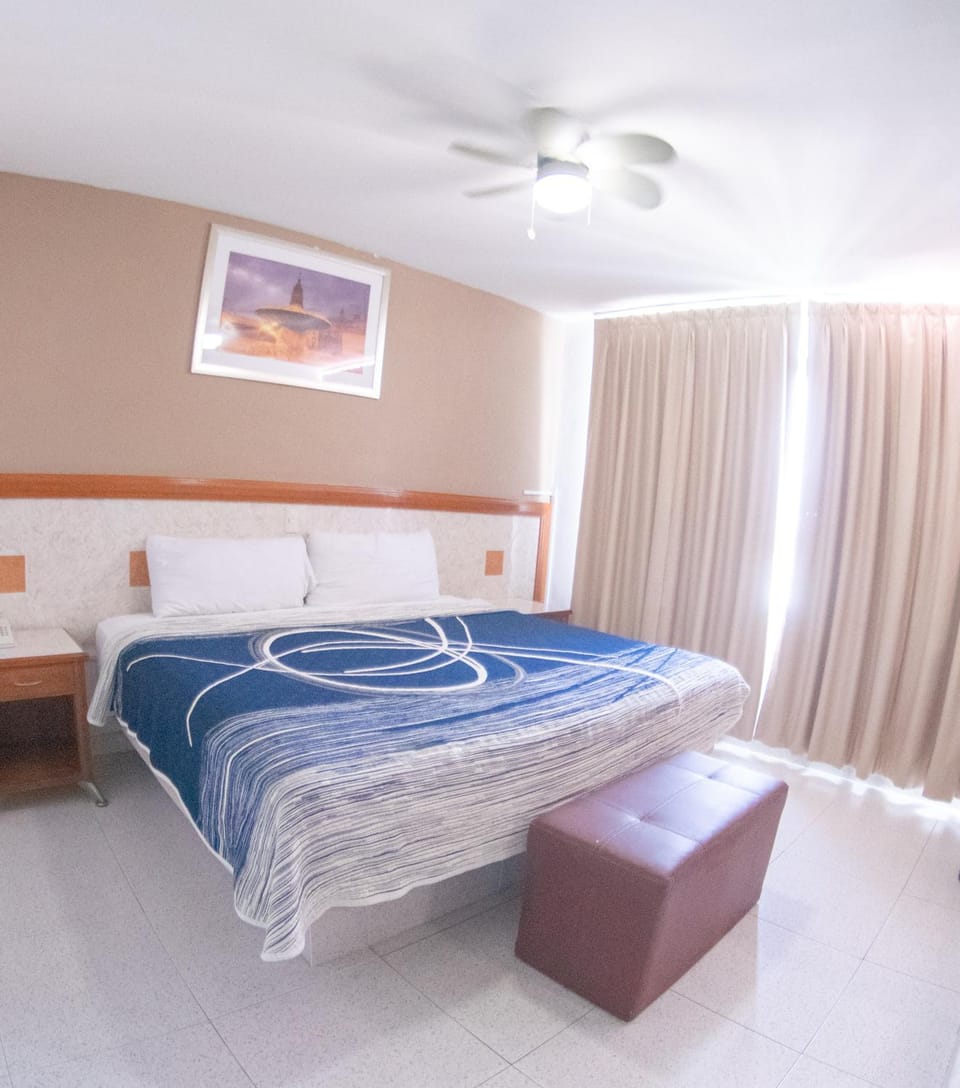 Bed, Photo of the whole room, Bedroom, fireplace
