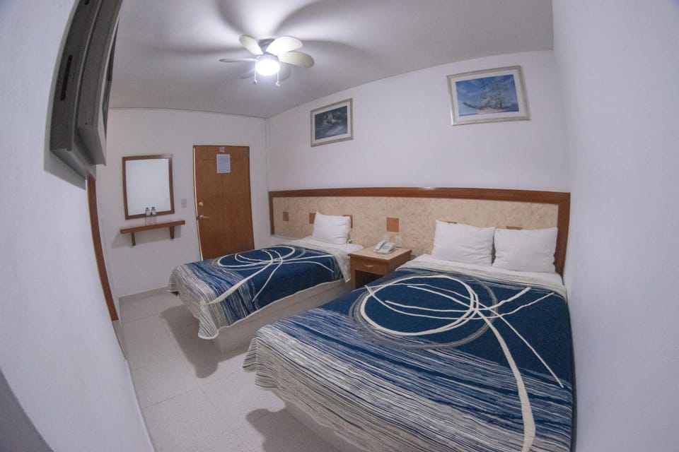 Bed, Photo of the whole room, fireplace