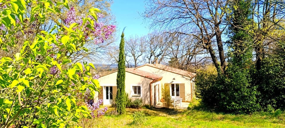 Les Lilas des Chênes, Provence proche d'Orange, Gorges de l'Ardèche, Mont Ventoux House in Provence-Alpes-Côte d'Azur