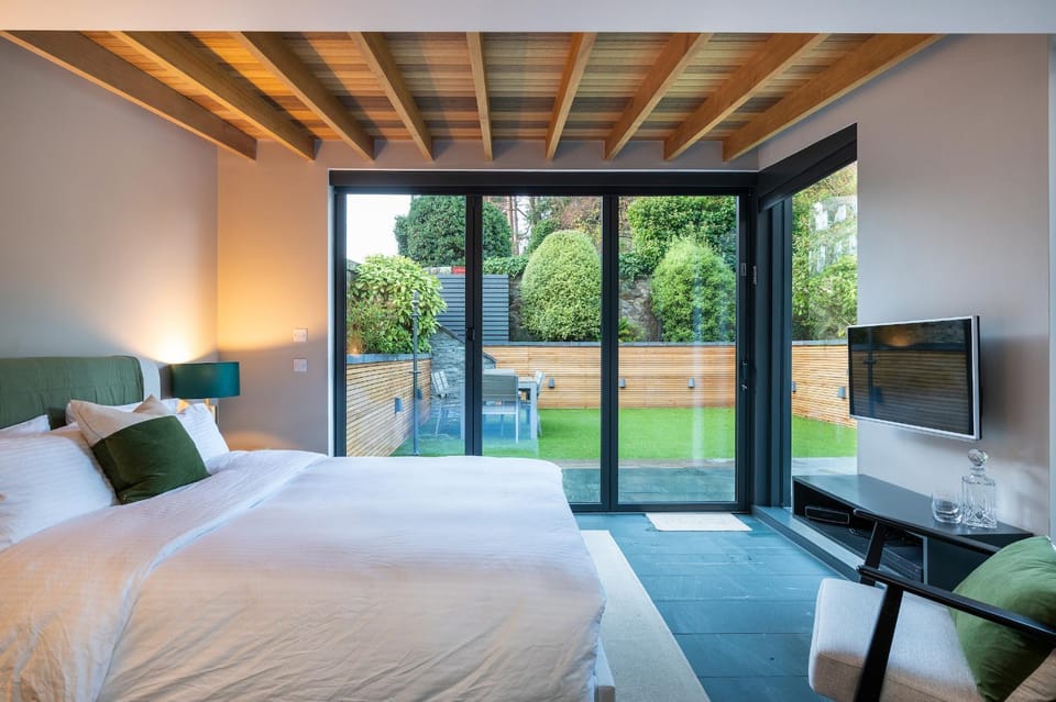 Bed, Photo of the whole room, Bedroom, Garden view
