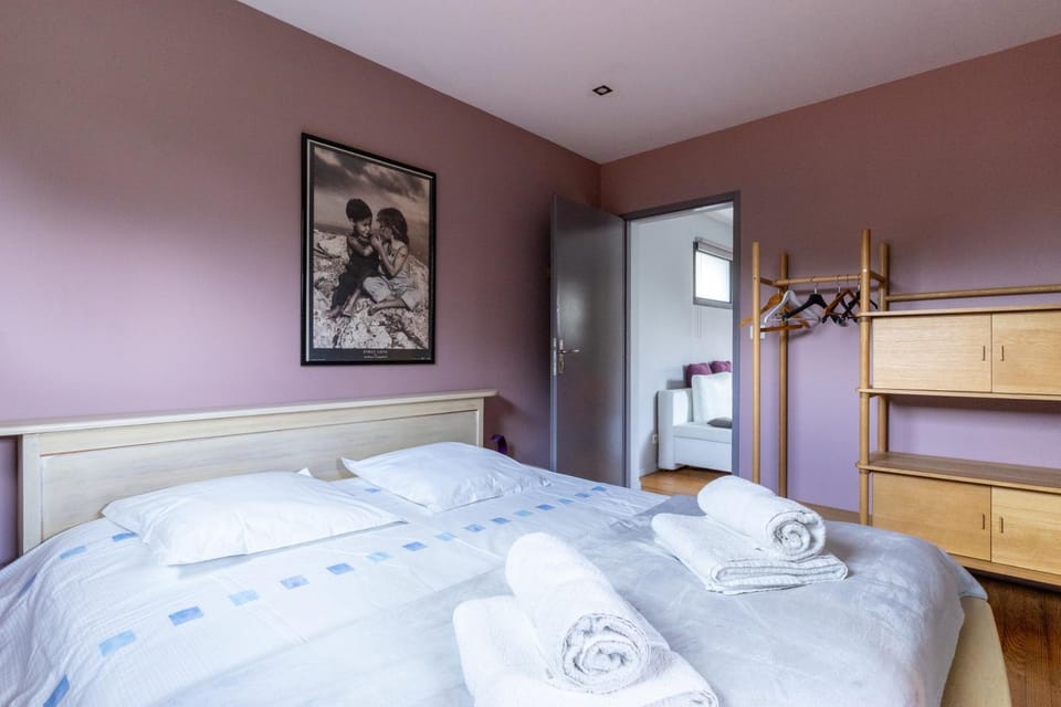 Bed, Photo of the whole room, Bedroom, towels, wardrobe