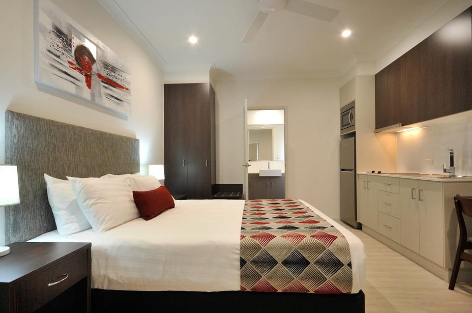 Kitchen or kitchenette, Photo of the whole room, Bedroom