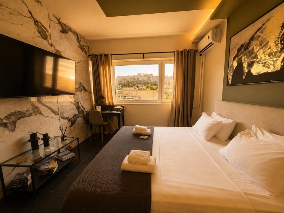 Bed, TV and multimedia, Photo of the whole room, Bedroom, towels, air conditioner