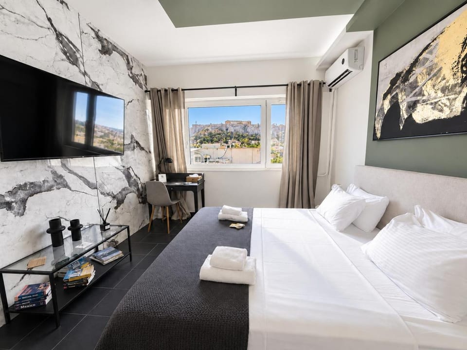 Bed, TV and multimedia, Photo of the whole room, Bedroom, towels, air conditioner