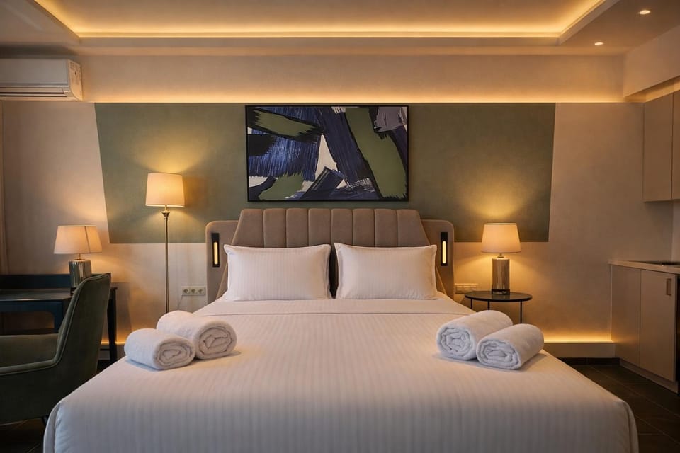 Bed, Bedroom, towels