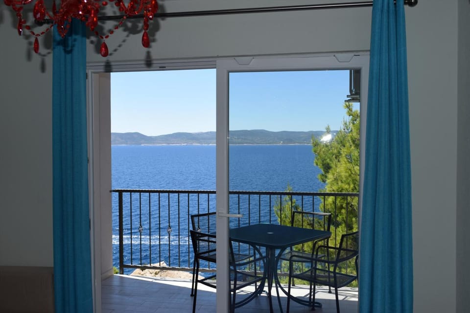 Natural landscape, View (from property/room), Balcony/Terrace, Living room, Sea view