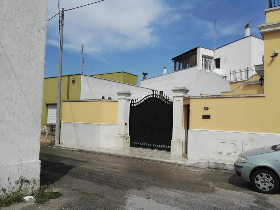 Facade/entrance
