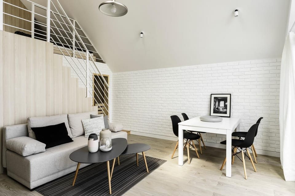 Property building, Living room, Seating area, Dining area, Bedroom