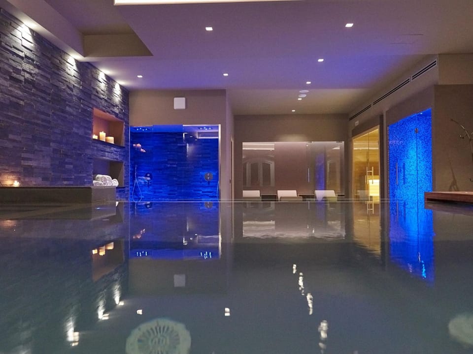 Hot Tub, Sauna, Steam room, Spa and wellness centre/facilities