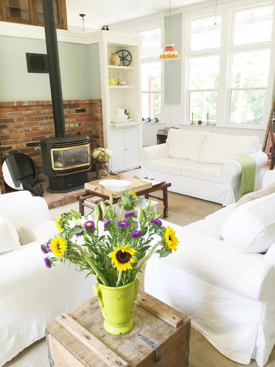 Day, Living room, Seating area, Dining area