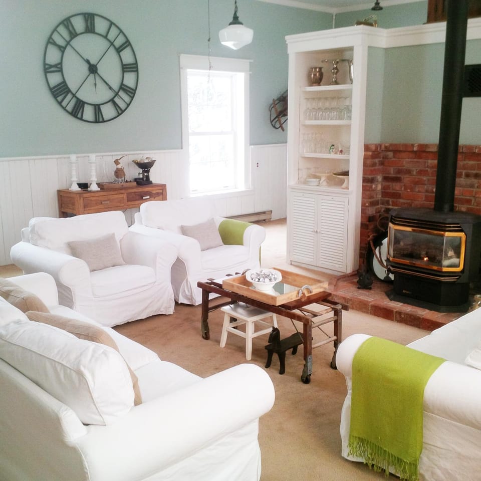 Day, Living room, Seating area, Dining area