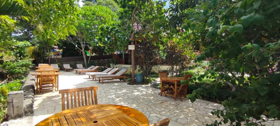 Restaurant/places to eat, Balcony/Terrace