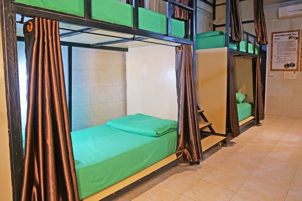 Bedroom, bunk bed