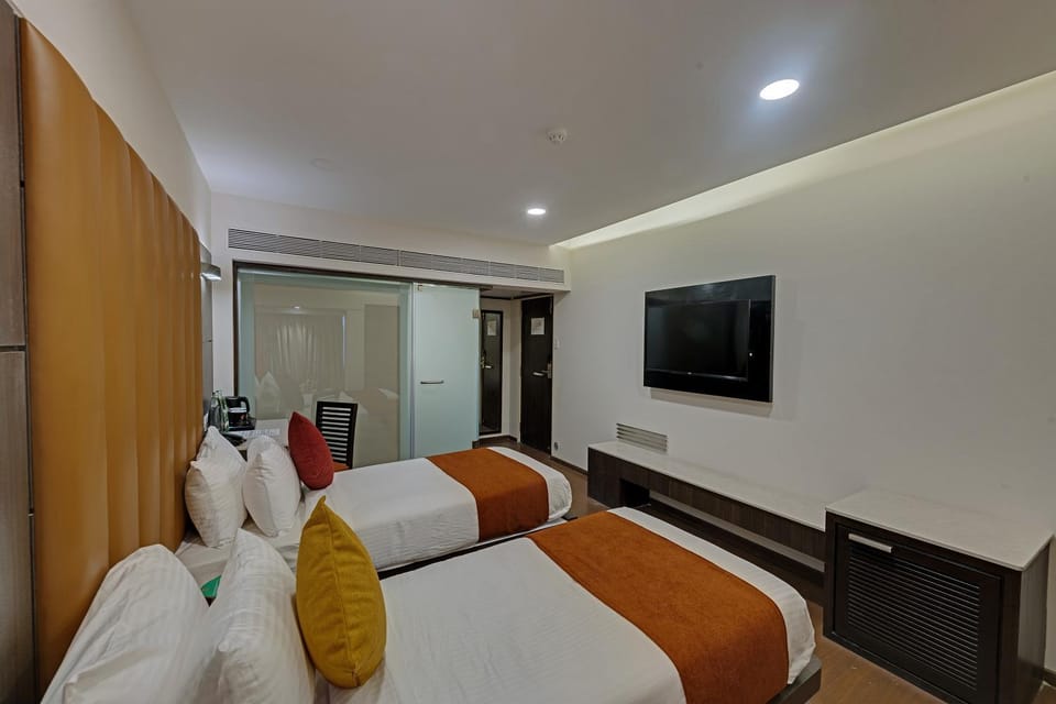 Bed, TV and multimedia, Bedroom
