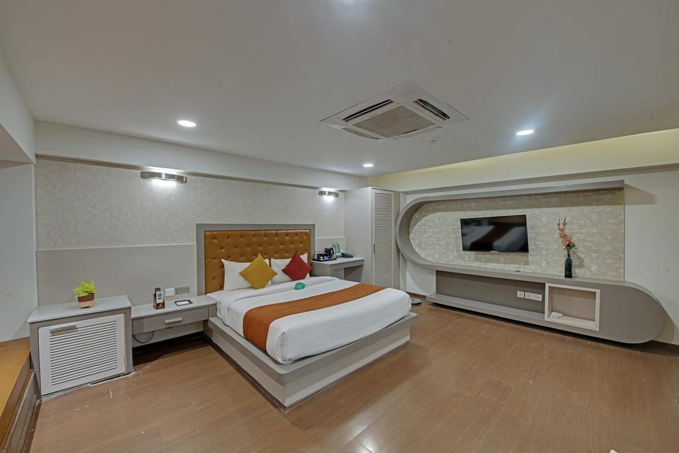 TV and multimedia, Photo of the whole room, Bedroom
