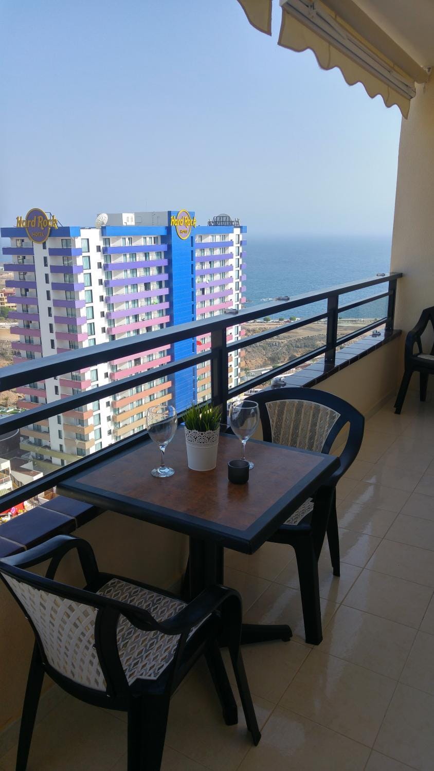 Balcony/Terrace, City view, Garden view, Landmark view, Pool view, Street view