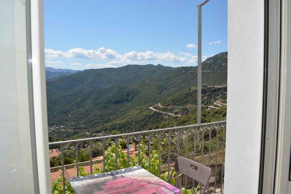 View (from property/room), Balcony/Terrace, Mountain view