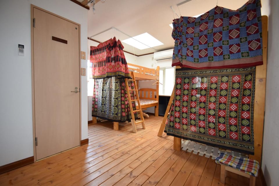 Bedroom, bunk bed