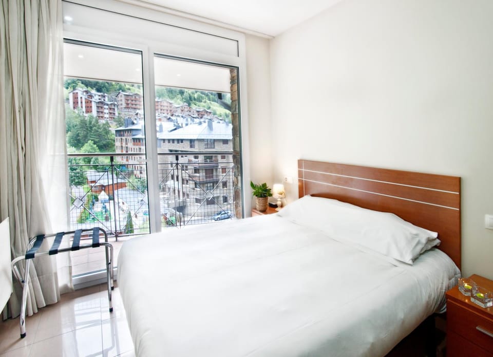Bed, Day, View (from property/room)