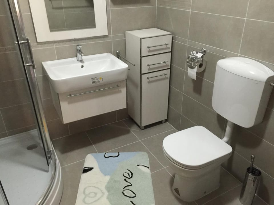 Shower, Toilet, Bathroom