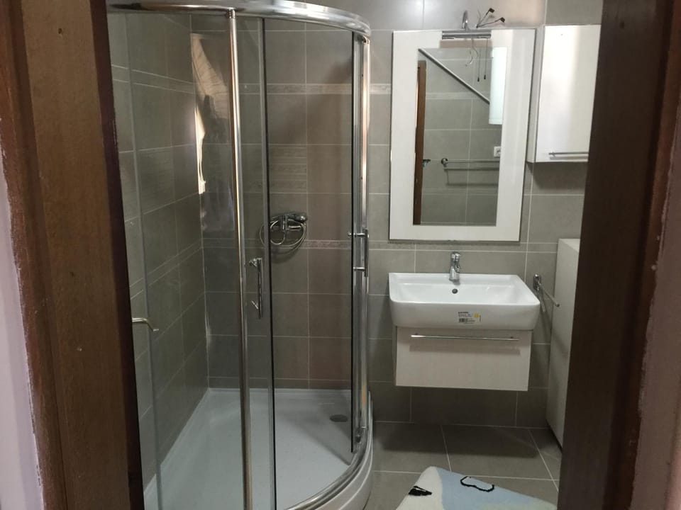 Shower, Bedroom
