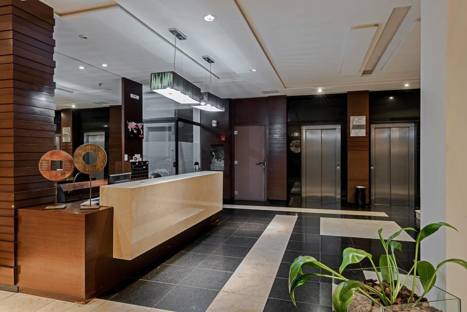 Lobby or reception, elevator