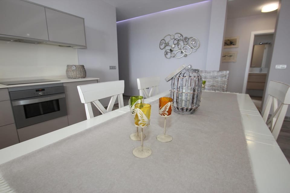 Dining area, kitchen