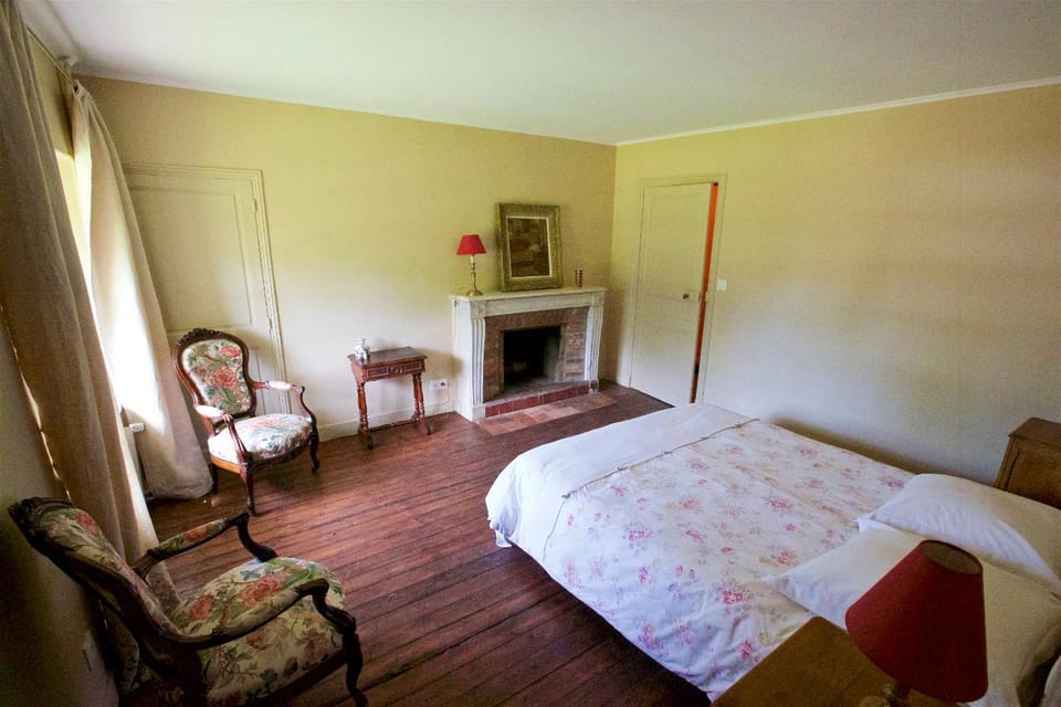 Shower, Toilet, Nearby landmark, Staff, Staff, Restaurant/places to eat, Communal lounge/ TV room, Bed, People, People, Natural landscape, BBQ facilities, Garden, Library, View (from property/room), View (from property/room), Balcony/Terrace, Lobby or reception, Lounge or bar, Banquet/Function facilities, Hiking, Bedroom, Guests, Garden view, Garden view, Swimming pool, children, young children, older children, group of guests, cot, Family, Family, Family