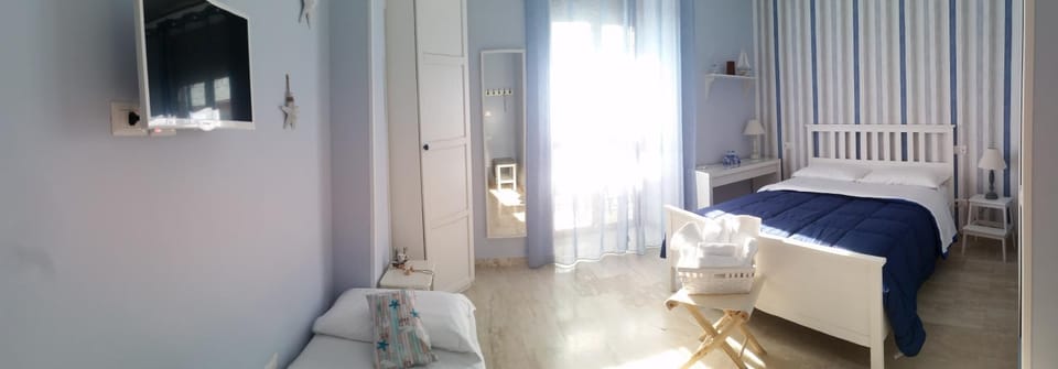 Bed, Summer, TV and multimedia, Photo of the whole room, Bedroom, On site, Sea view