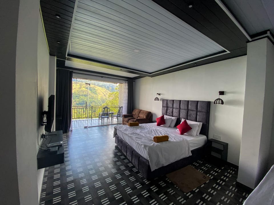 Bed, TV and multimedia, Photo of the whole room, Seating area, Bedroom