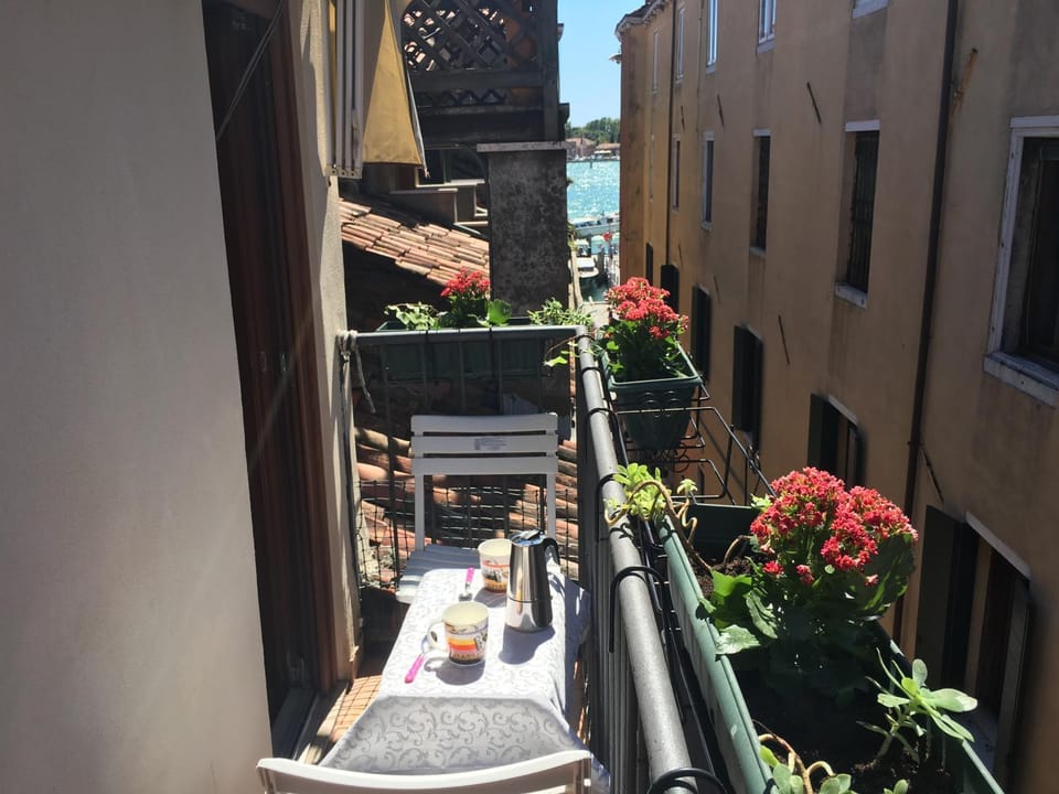 Property building, Balcony/Terrace, City view, Sea view, Street view