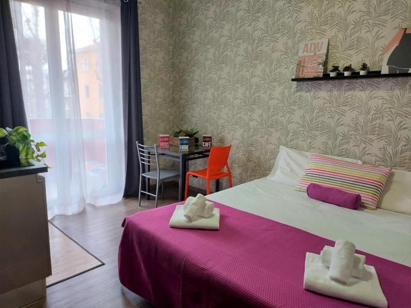 Bed, Photo of the whole room, Seating area, Bedroom, towels