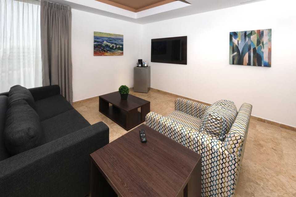Communal lounge/ TV room, TV and multimedia, Living room, Seating area