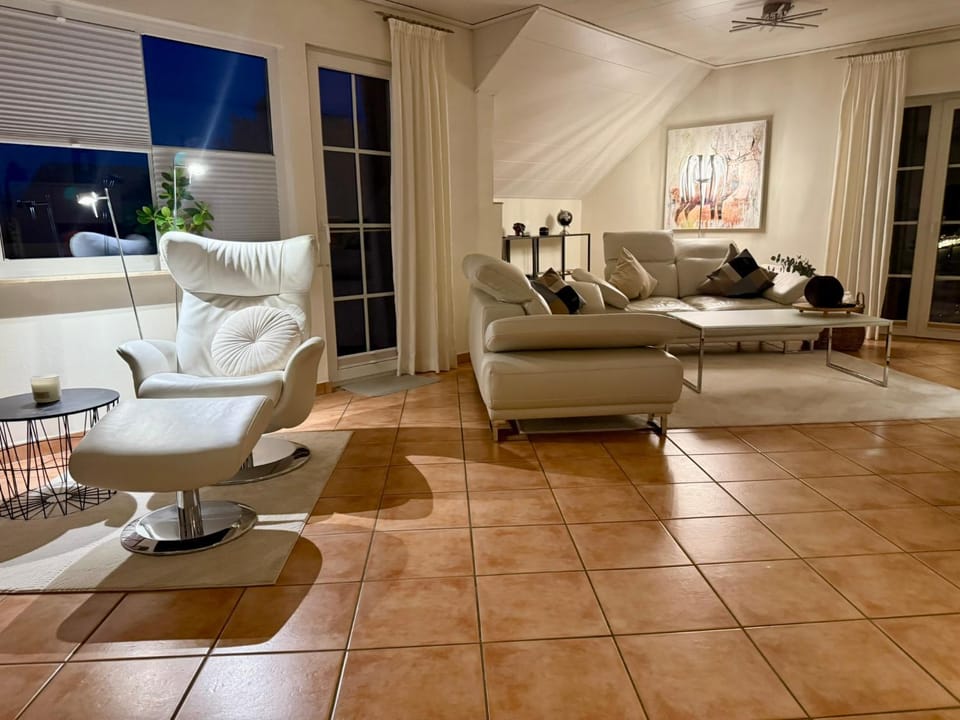 Living room, Photo of the whole room, Seating area, Bedroom