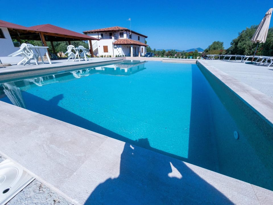 Restaurant/places to eat, Garden, Swimming pool