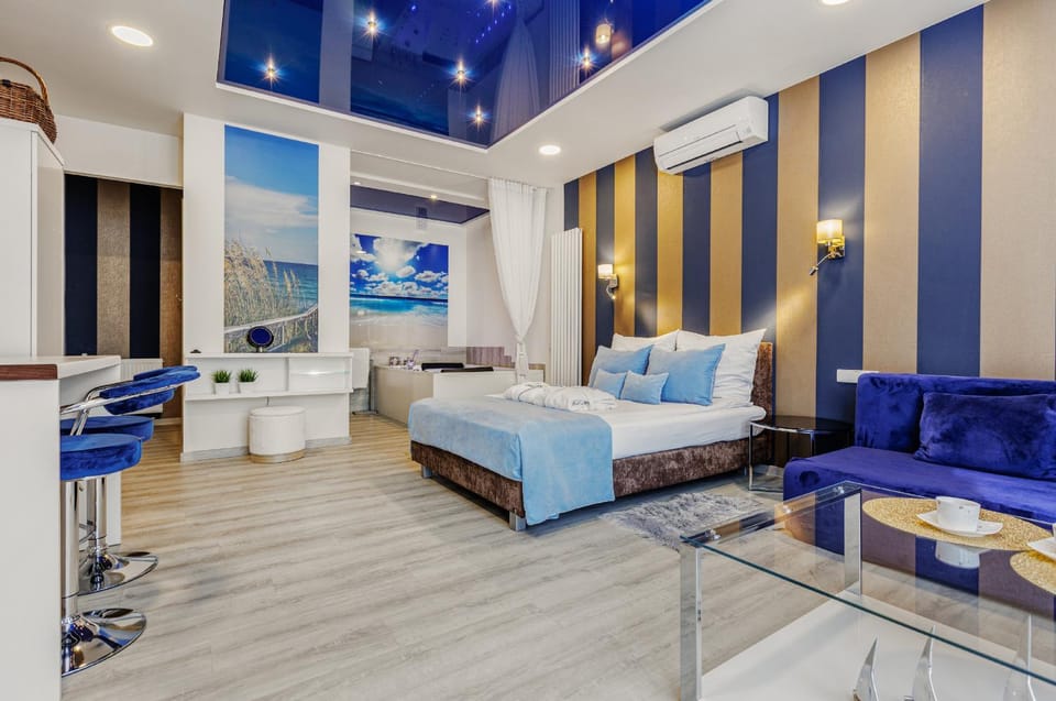 Hot Tub, TV and multimedia, Living room, Area and facilities