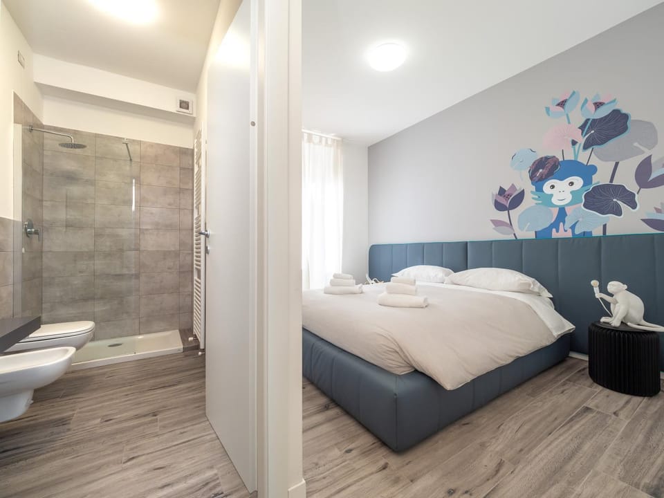 Bed, Bathroom, Photo of the whole room, Bedroom