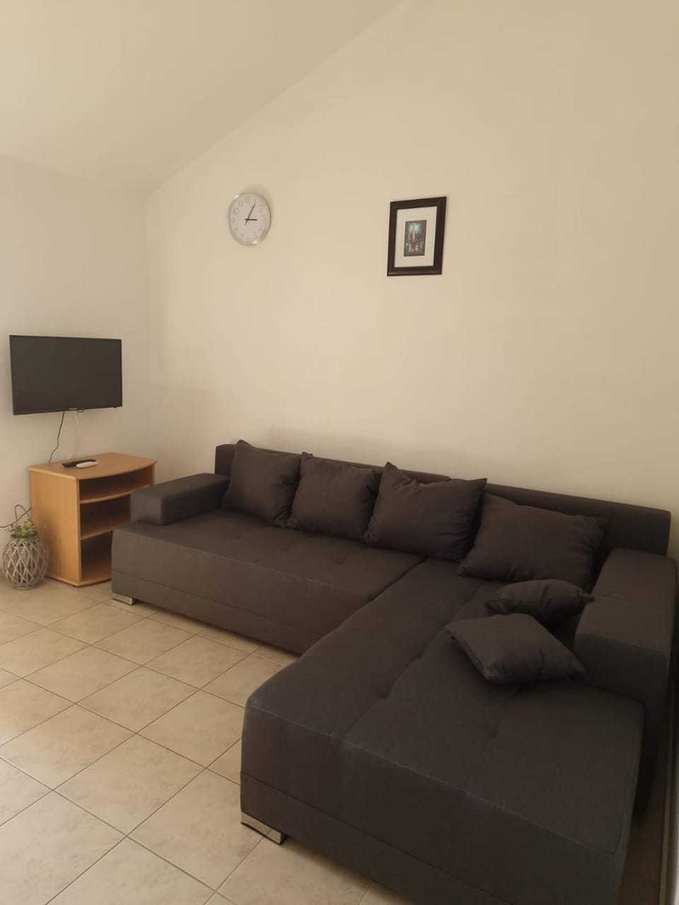 TV and multimedia, Living room, Seating area, Evening entertainment