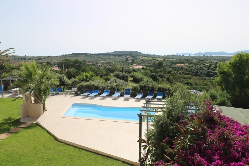 Garden, Logo/Certificate/Sign, Garden view, Pool view, Sea view