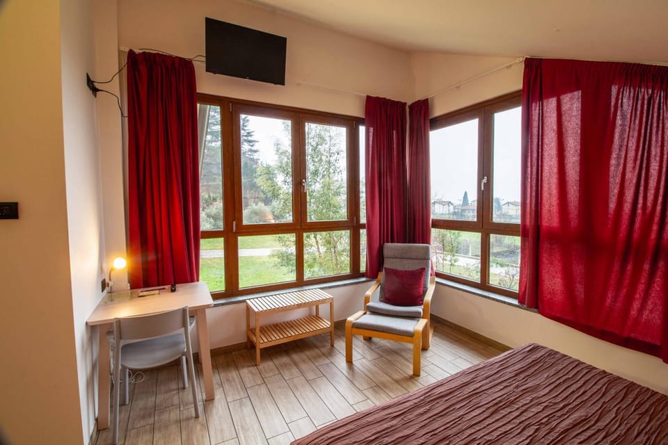 TV and multimedia, View (from property/room), Photo of the whole room, Garden view