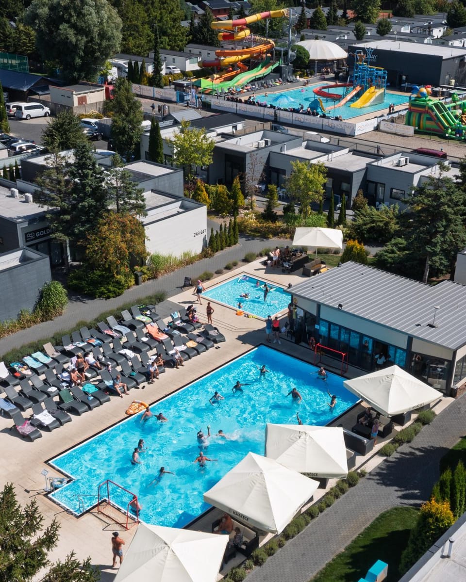 Property building, Restaurant/places to eat, Swimming pool, Breakfast