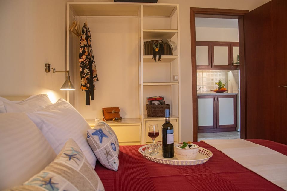 Bedroom, Drinks, wardrobe