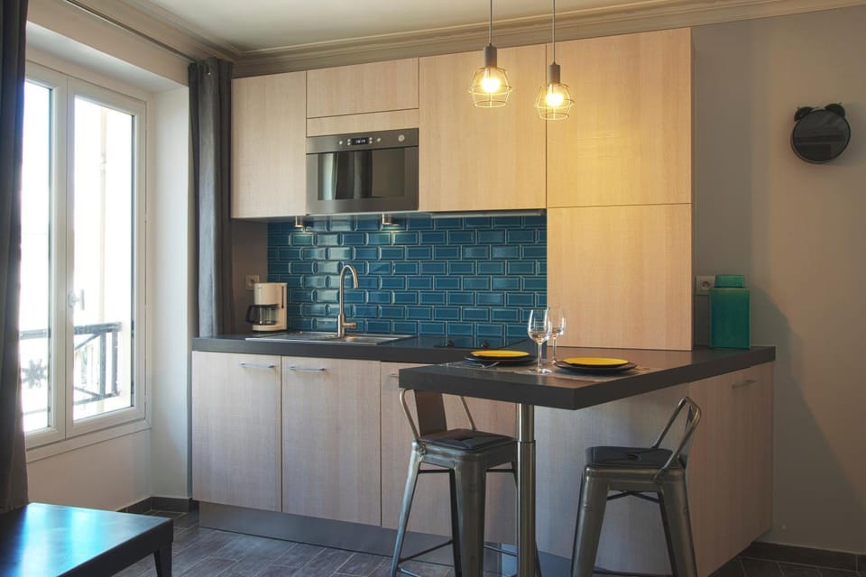 Spring, Day, Kitchen or kitchenette, Living room, Photo of the whole room, Decorative detail, Decorative detail, Dining area, On site, City view, City view, Street view, Street view