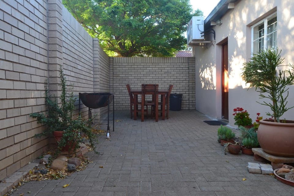 Patio, BBQ facilities